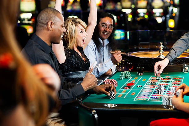 Infinite Blackjack table on grebwin showing multiple player hands and dealer hand simultaneously
